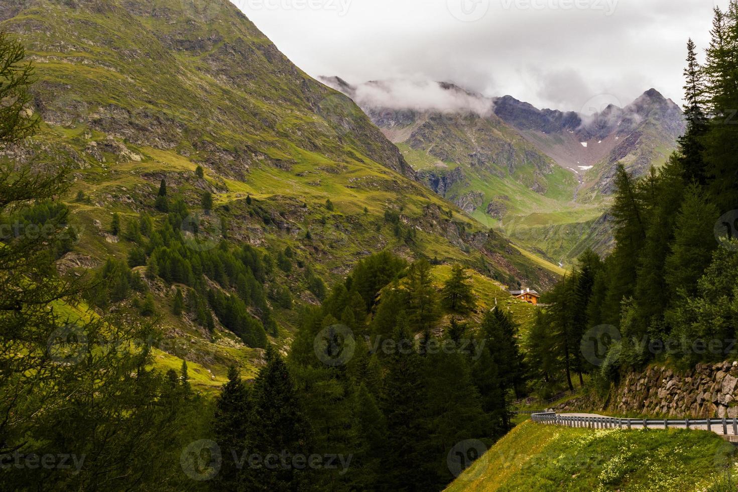 passo rombo längs gränsen mellan Österrike och Italien foto