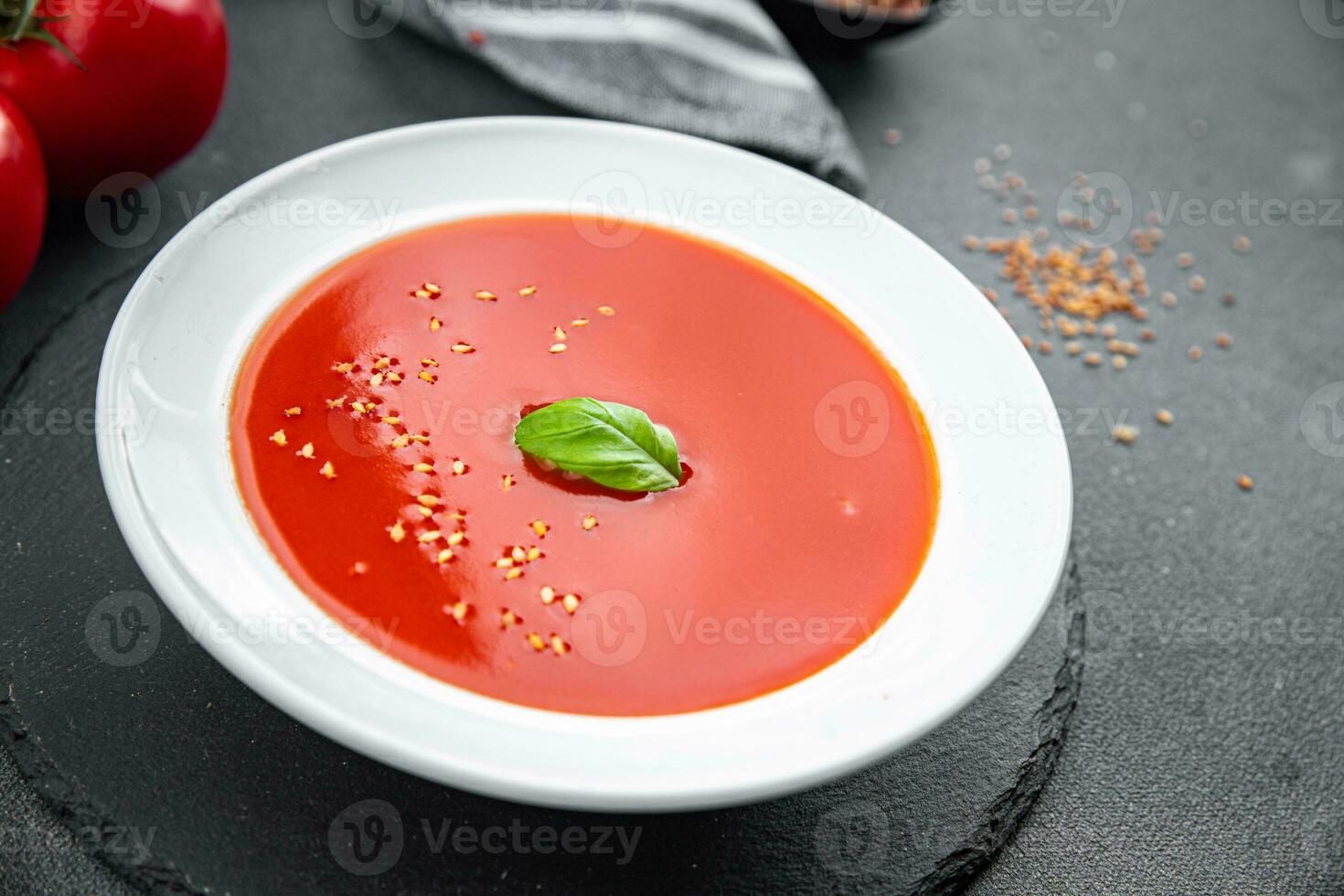 gazpacho tomat soppa först kurs friska måltid mat mellanmål på de tabell kopia Plats mat bakgrund rustik topp se keto eller paleo diet veggie vegan eller vegetarian mat foto