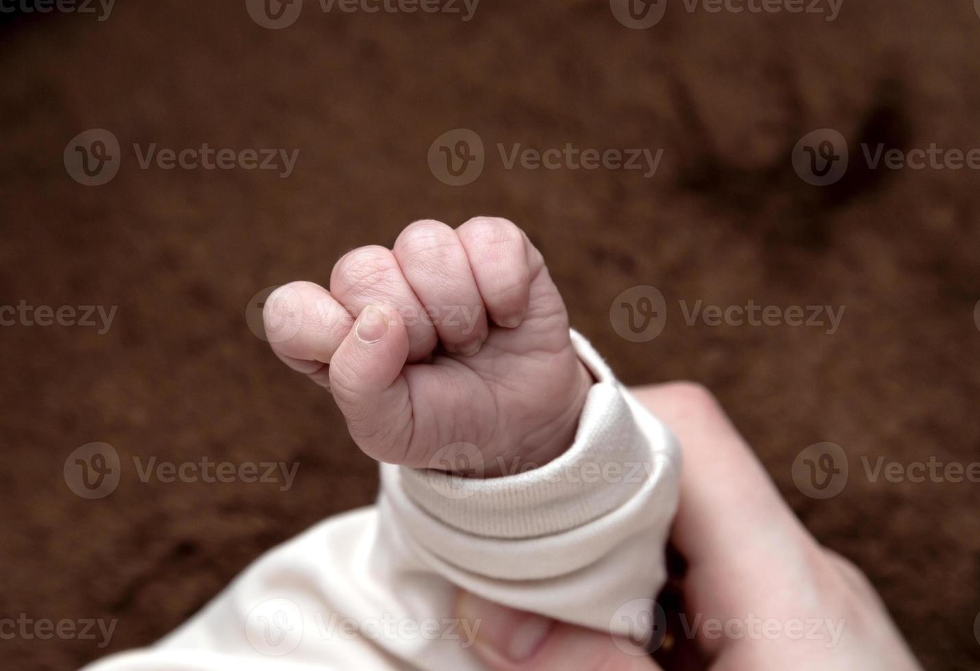 baby baby hand på nära håll foto