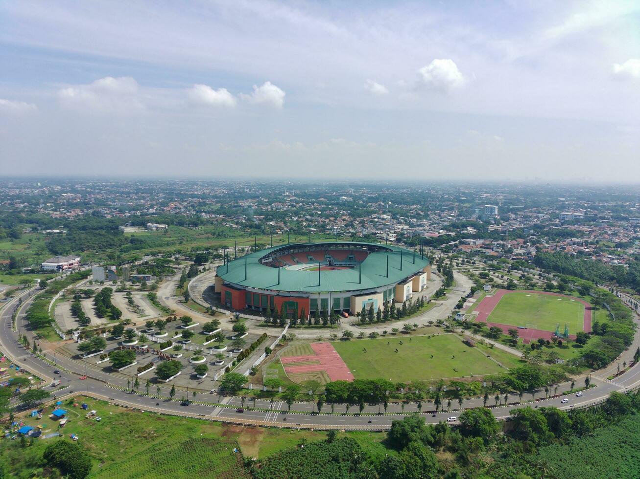 bogor, indonesien - 2022. antenn se av stadion på en solig dag foto