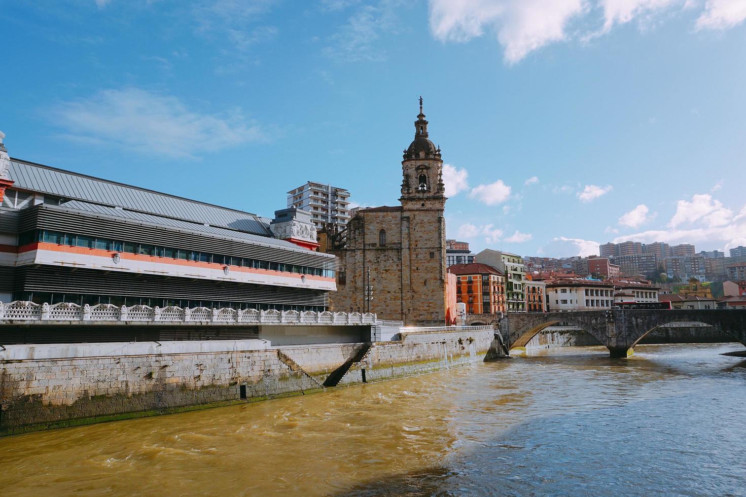 stadsbilden i bilbao city spanien resmål foto