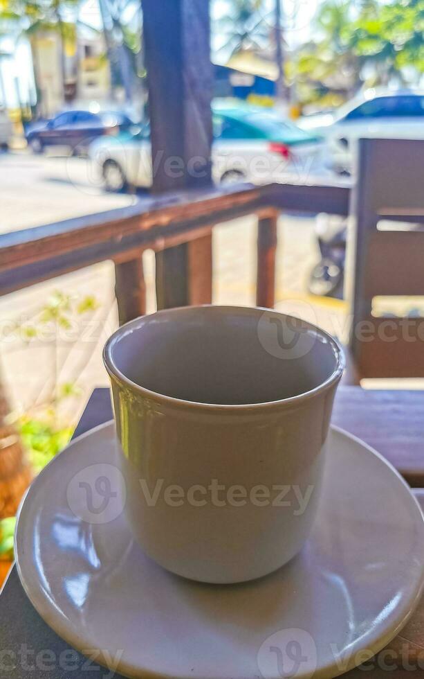 kopp av americano svart kaffe i restaurang Mexiko. foto