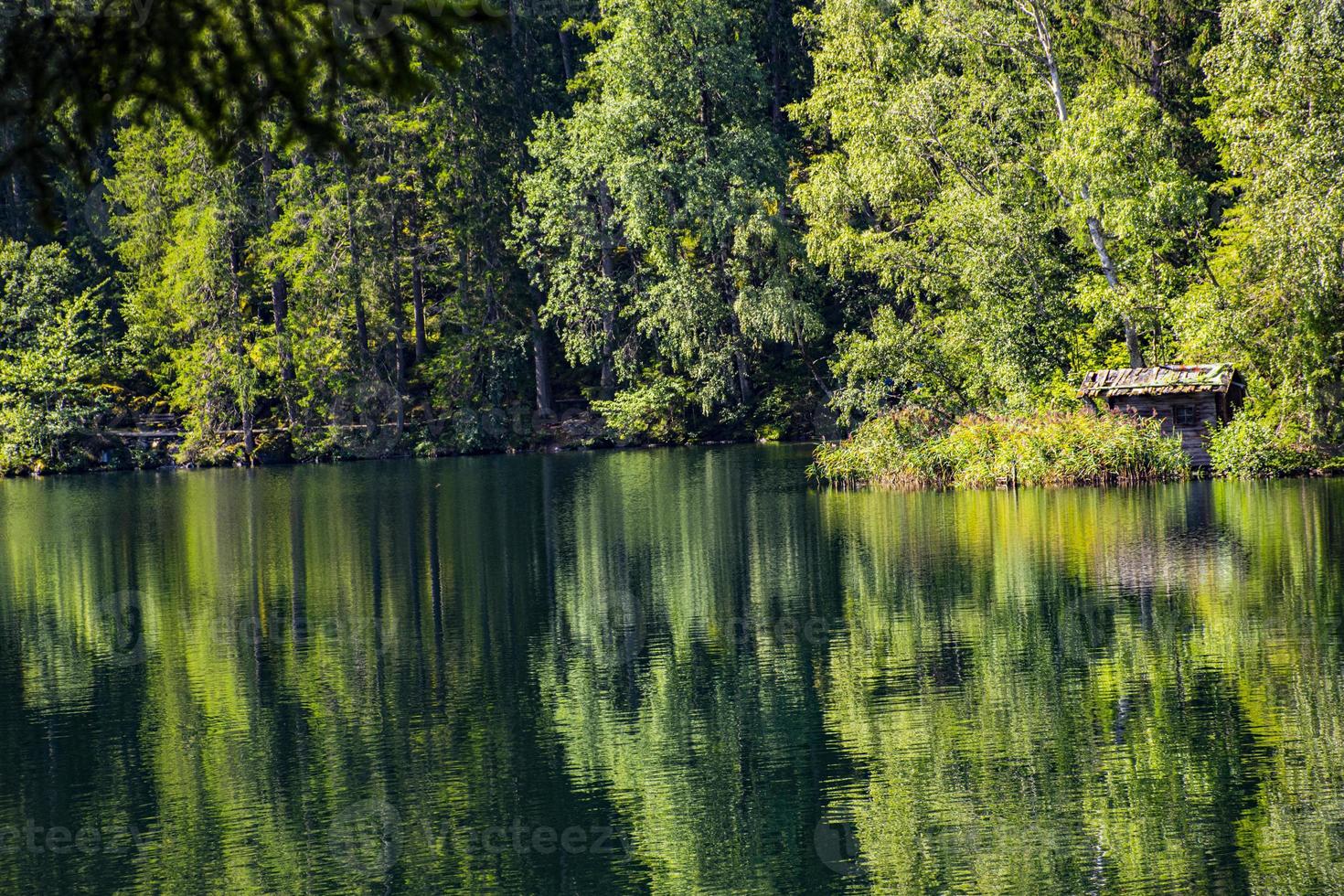 piburger sjö i de österrikiska alperna i tyrolen foto