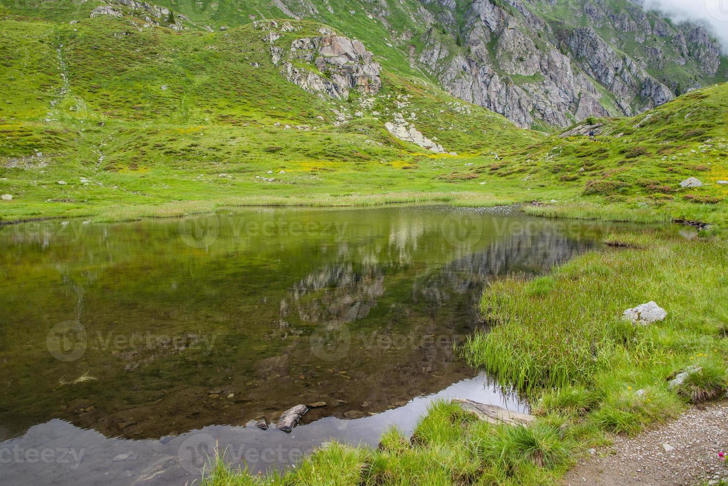 landskap nära sjön Levico, Trento Italien foto