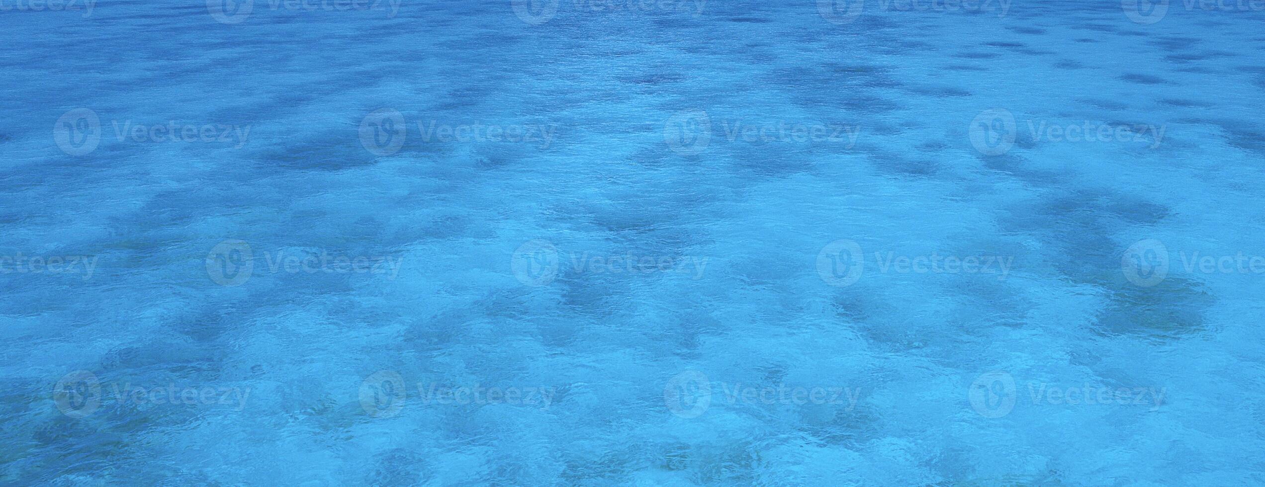klart blått hav foto