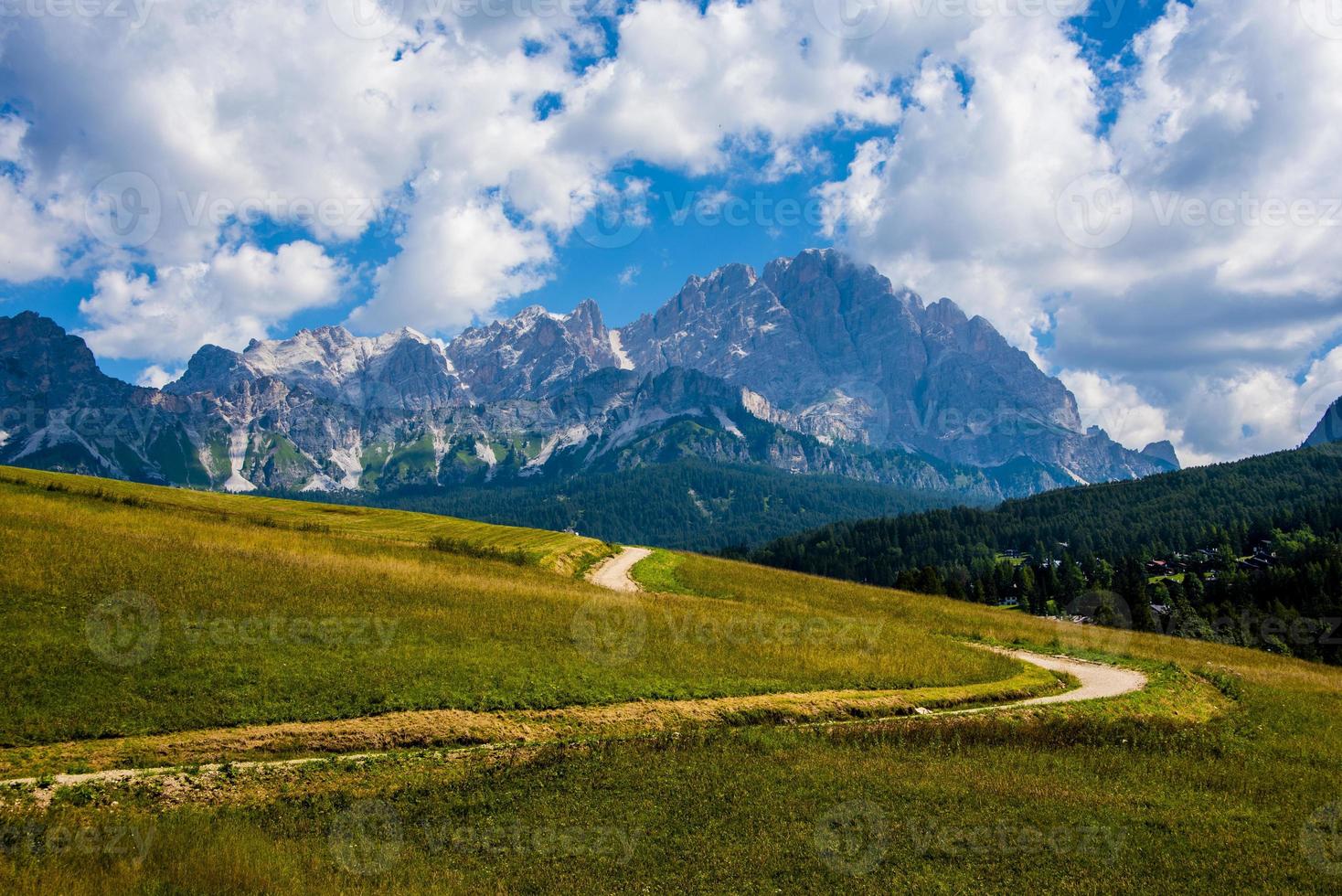 toppar av dolomiterna i Cortina d'ampezzo i Belluno, Veneto, Italien foto