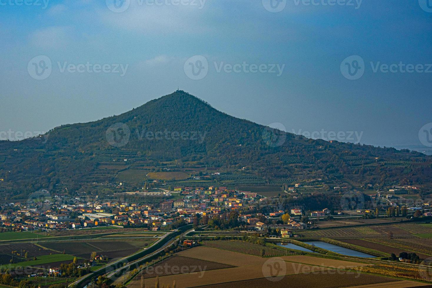 utsikt över Monte Lozzo med venetianska slätten foto