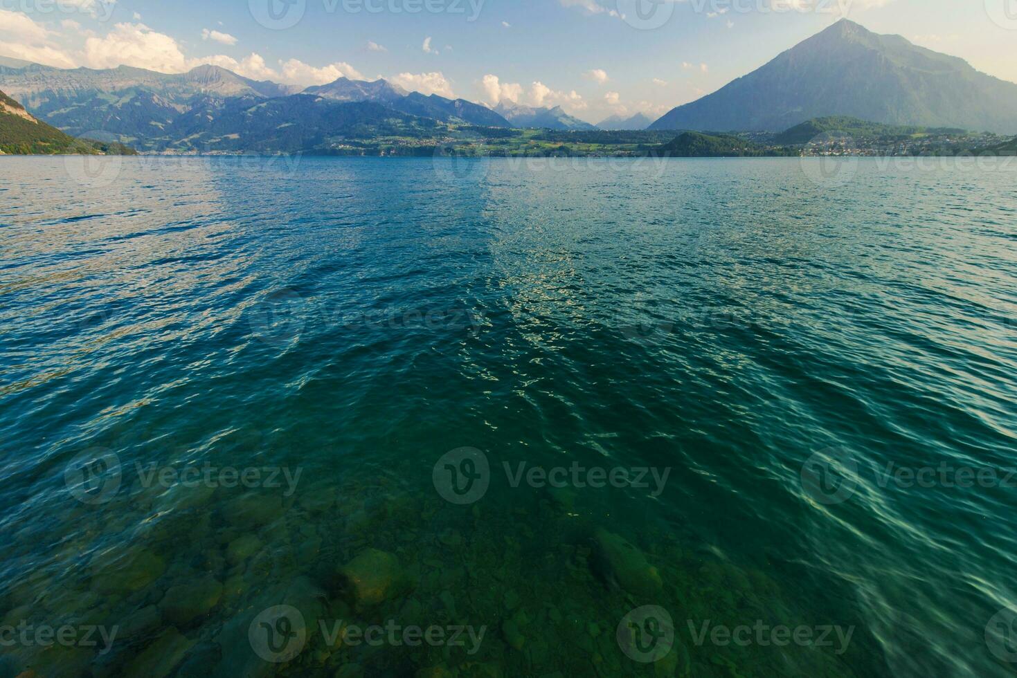 schweiz naturskön sjö thun foto