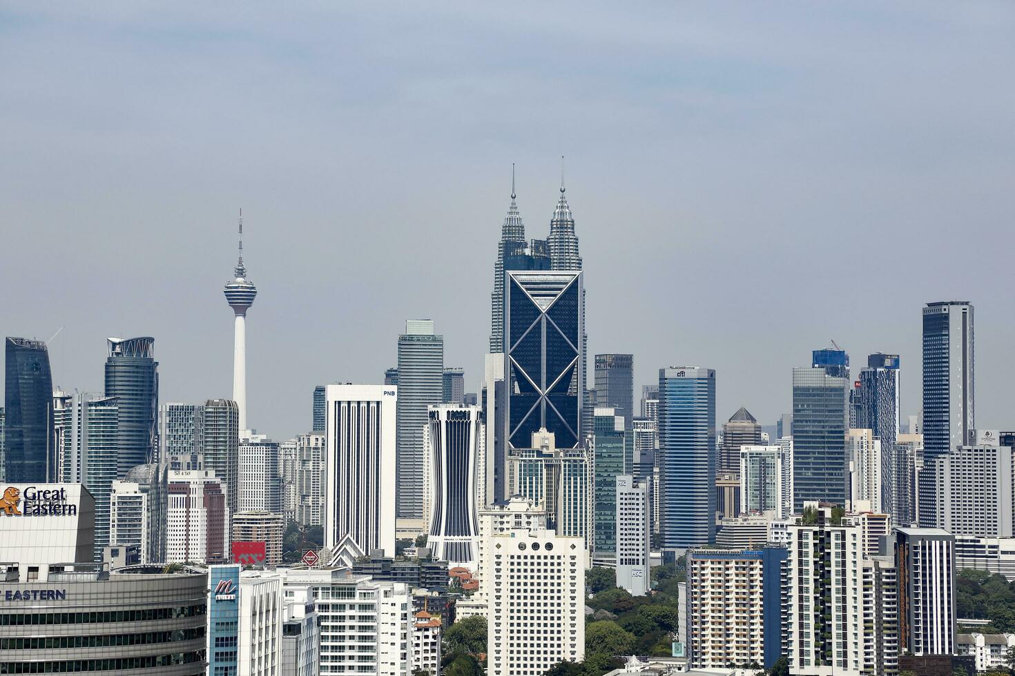 ampang, malaysia-april 07, 2019 kuala lumpur stad se från tre torn soho på jalan ampang. foto