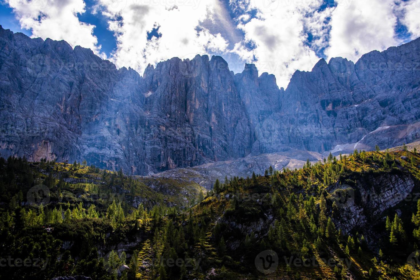 dolomiternas himmel och stenar foto