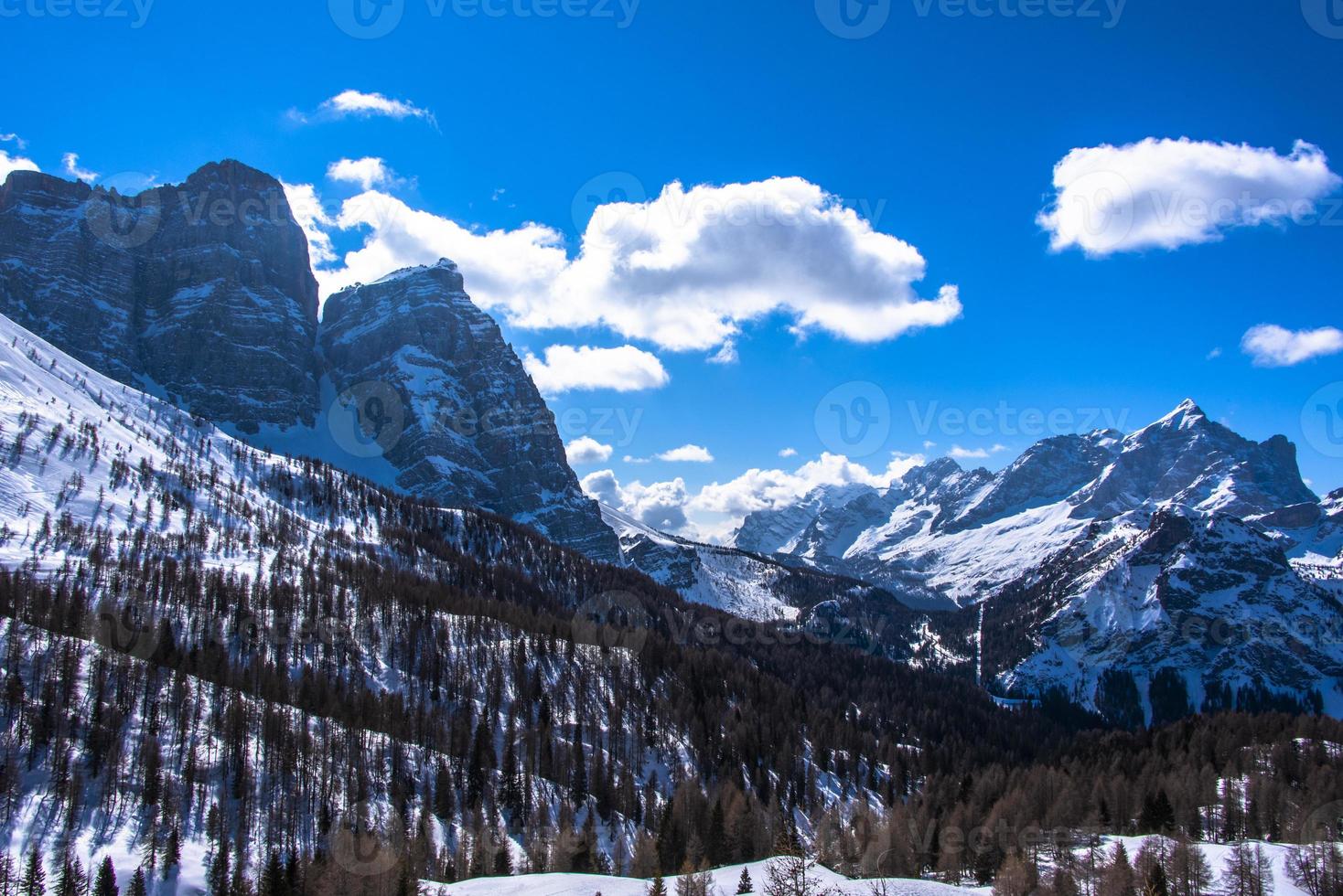 toppar av dolomiterna foto