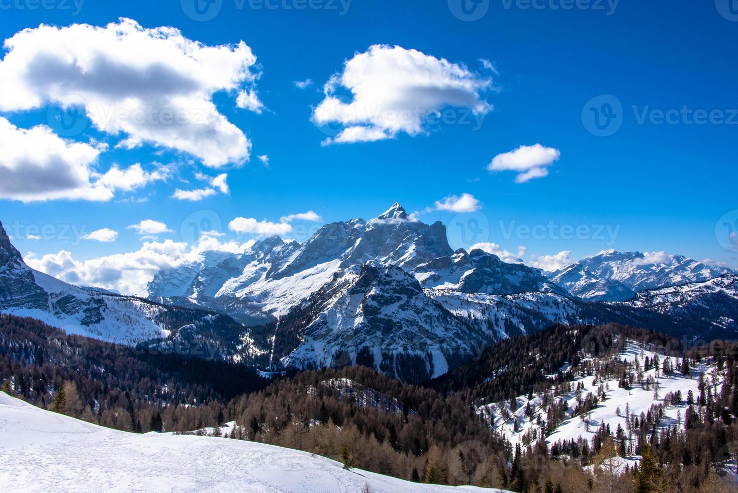 toppar av dolomiterna foto