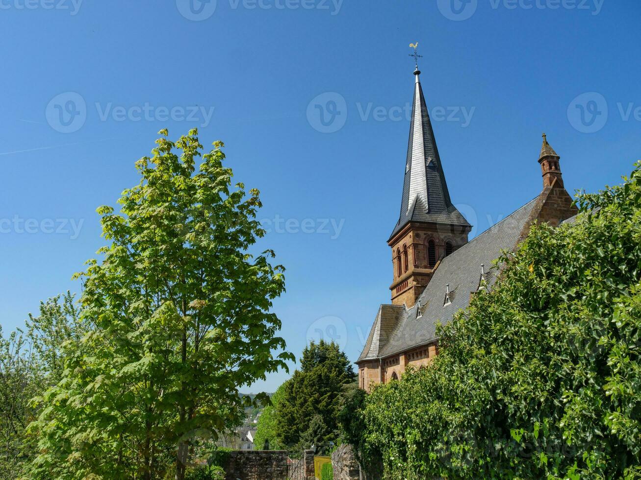 de små stad av saarburg på de saar flod i Tyskland foto