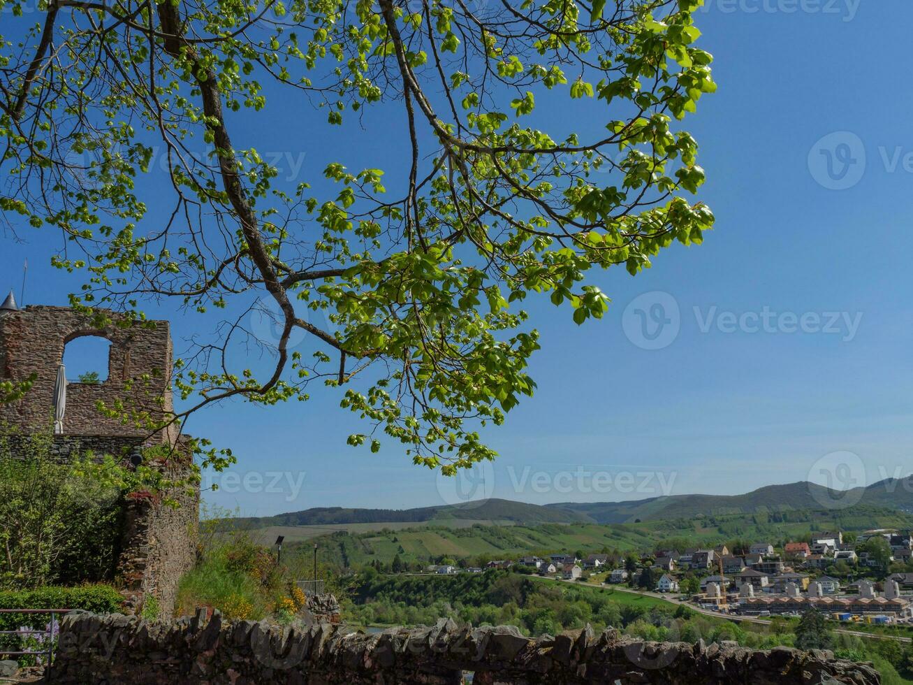 de små stad av saarburg på de saar flod i Tyskland foto