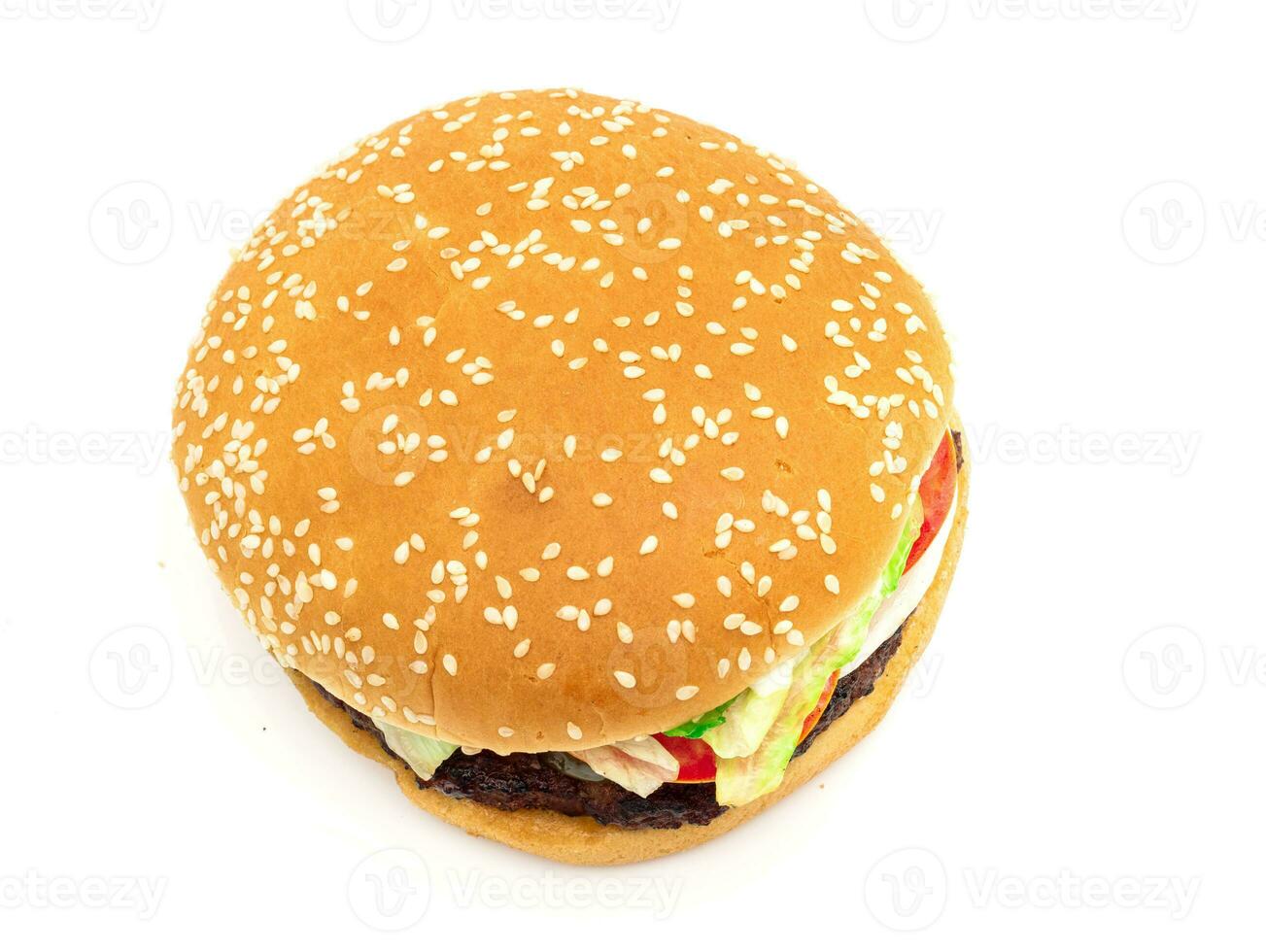 hamburgare kött och grönsaker på vit bakgrund foto