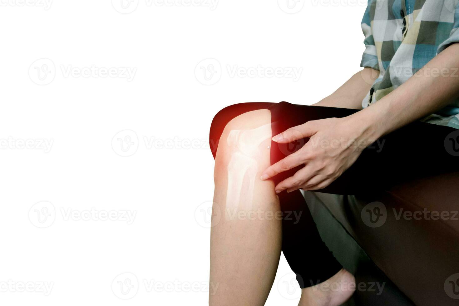 kvinna hand knä gemensam med inflammation av de ben foto