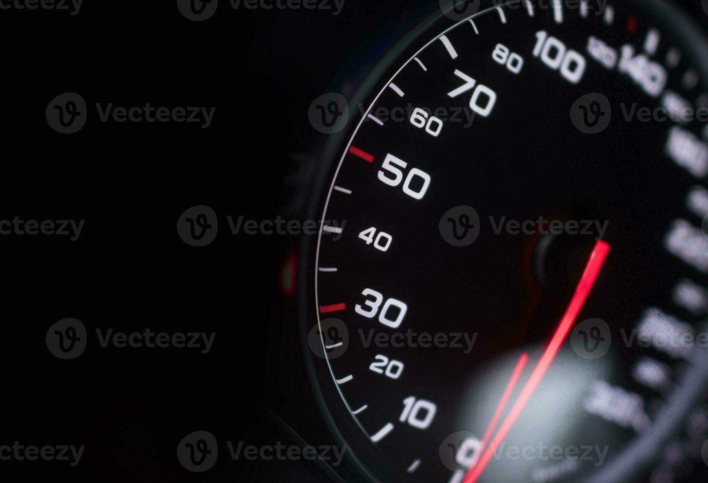 modern bil hastighetsmätare foto