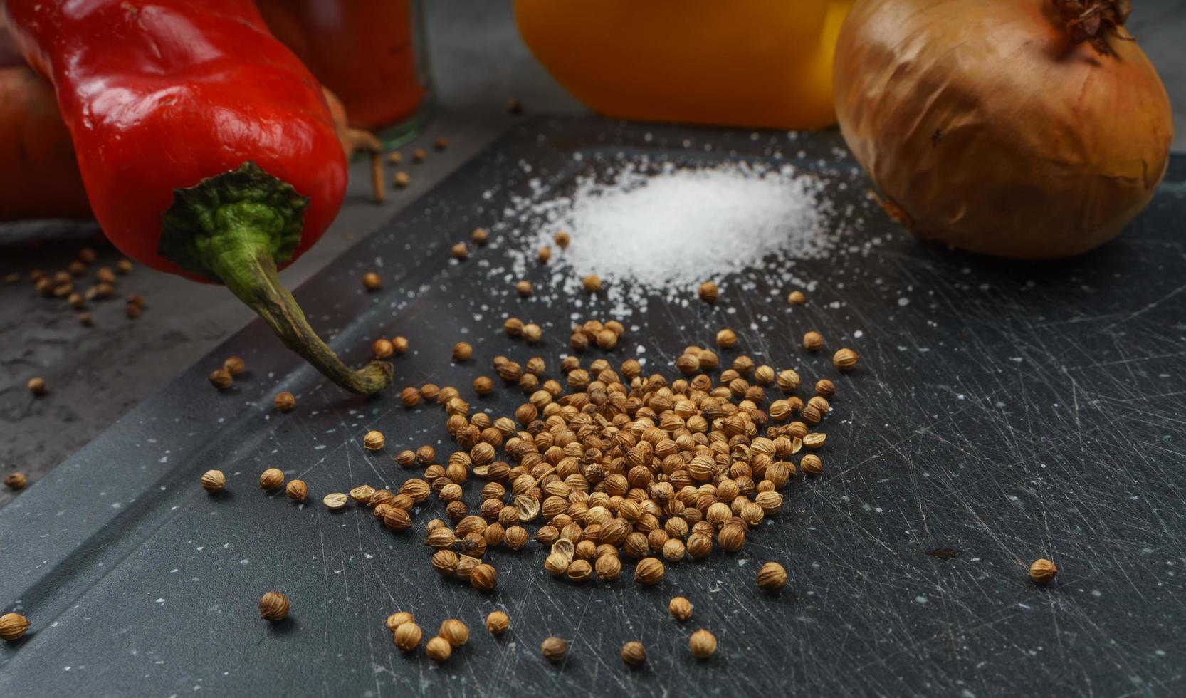 råa grönsaker för fläskkött foto