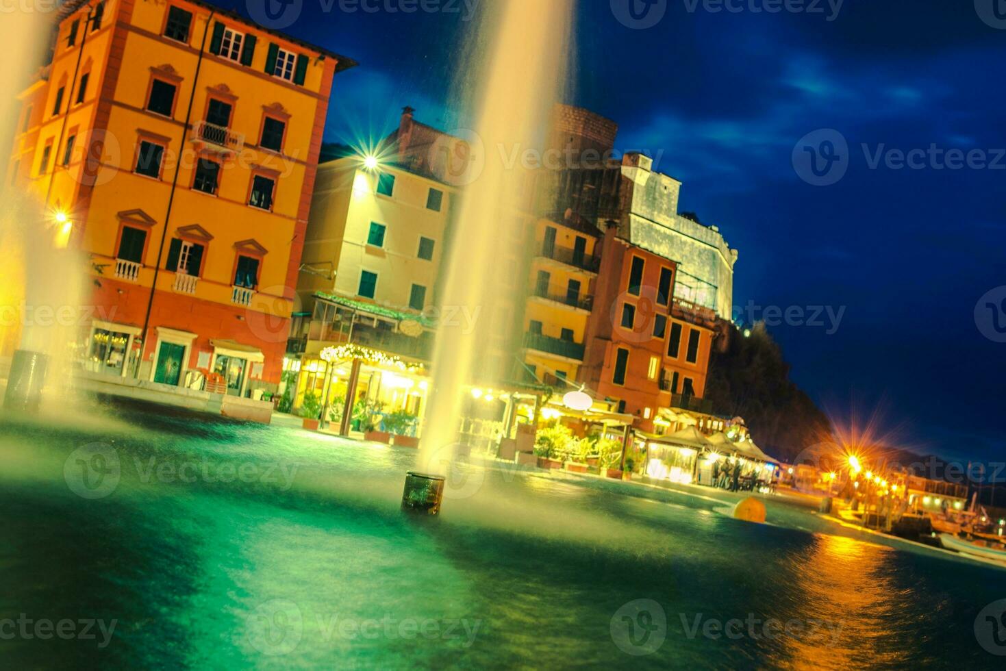 lerici italiensk rivera på natt foto