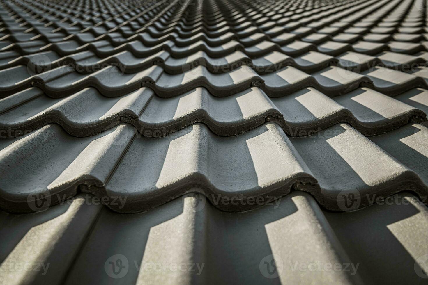 svart keramisk tak plattor foto