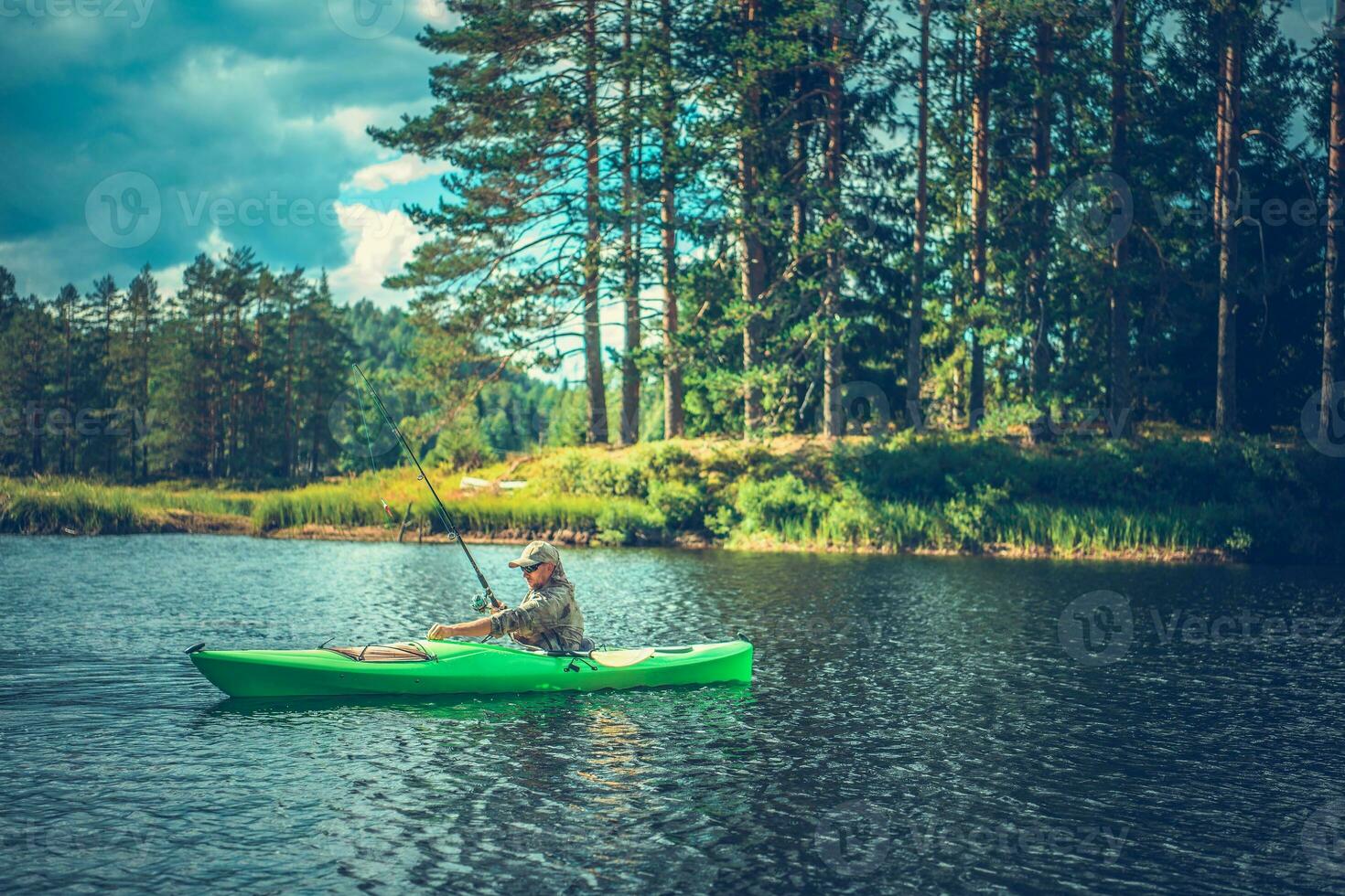 flyga fiske från kajak foto