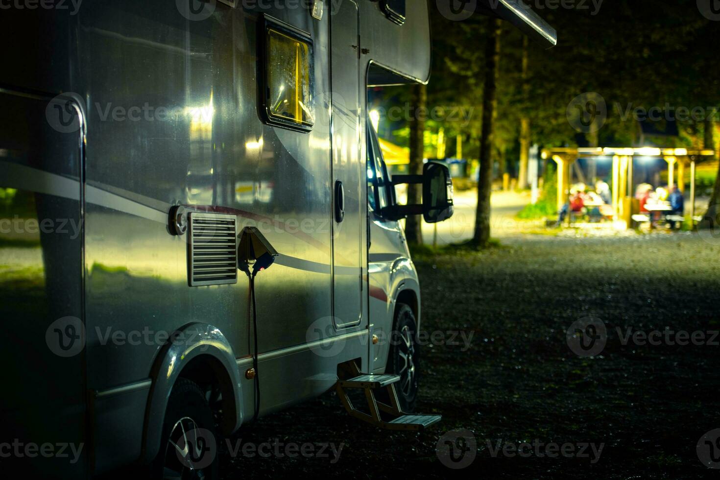 rv camping på natt foto