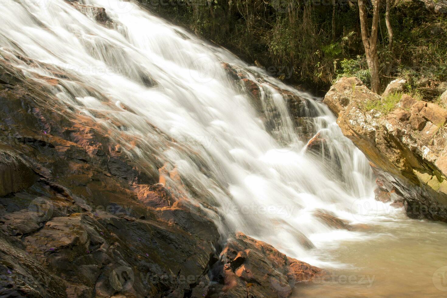 de vattenfall känd som cachoeira boqueirao i paranoa, Brasilien, nära brasilia foto