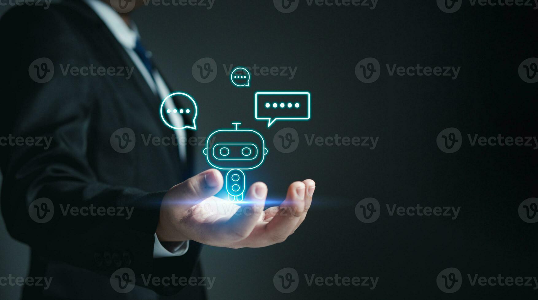 chatbot. ai. robot. affärsman i kostym innehav en virtuell modell av artificiell intelligens. använder sig av artificiell intelligens hjälper till arbete Mer effektivt. foto
