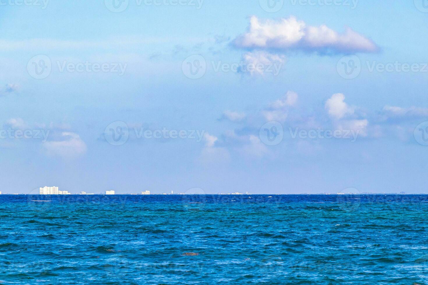 tropisk landskap panorama se till cozumel ö stadsbild Mexiko. foto