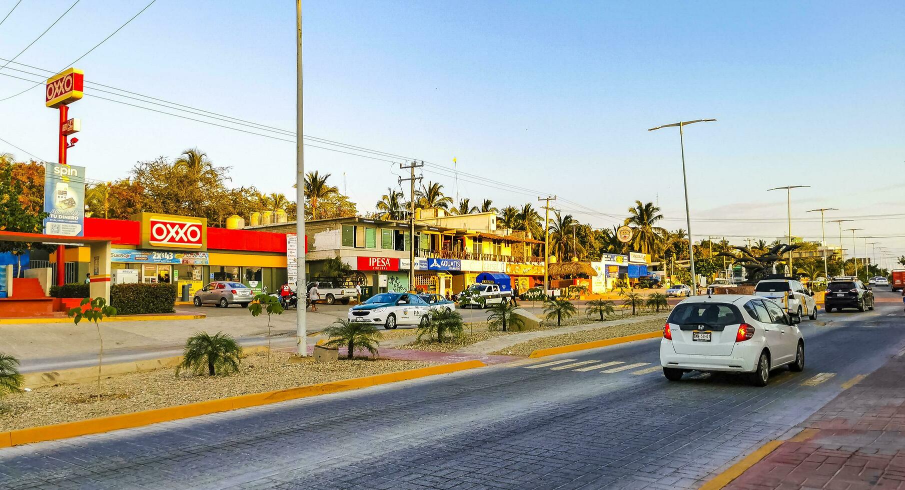 puerto escondido oaxaca mexico 2023 typisk skön färgrik turist gata trottoar stad puerto escondido Mexiko. foto