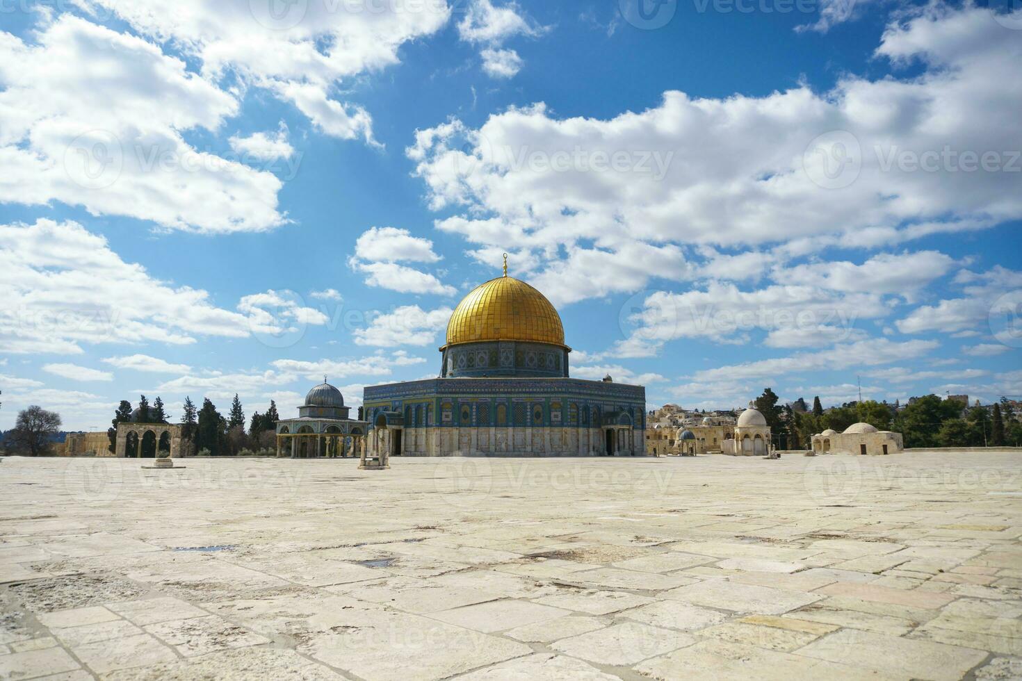 de kupol av de sten i alaqsa moské foto