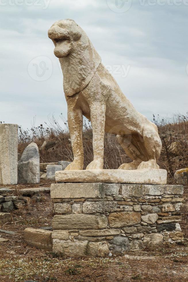 forntida staty av lejonet på ön Delos Grekland foto