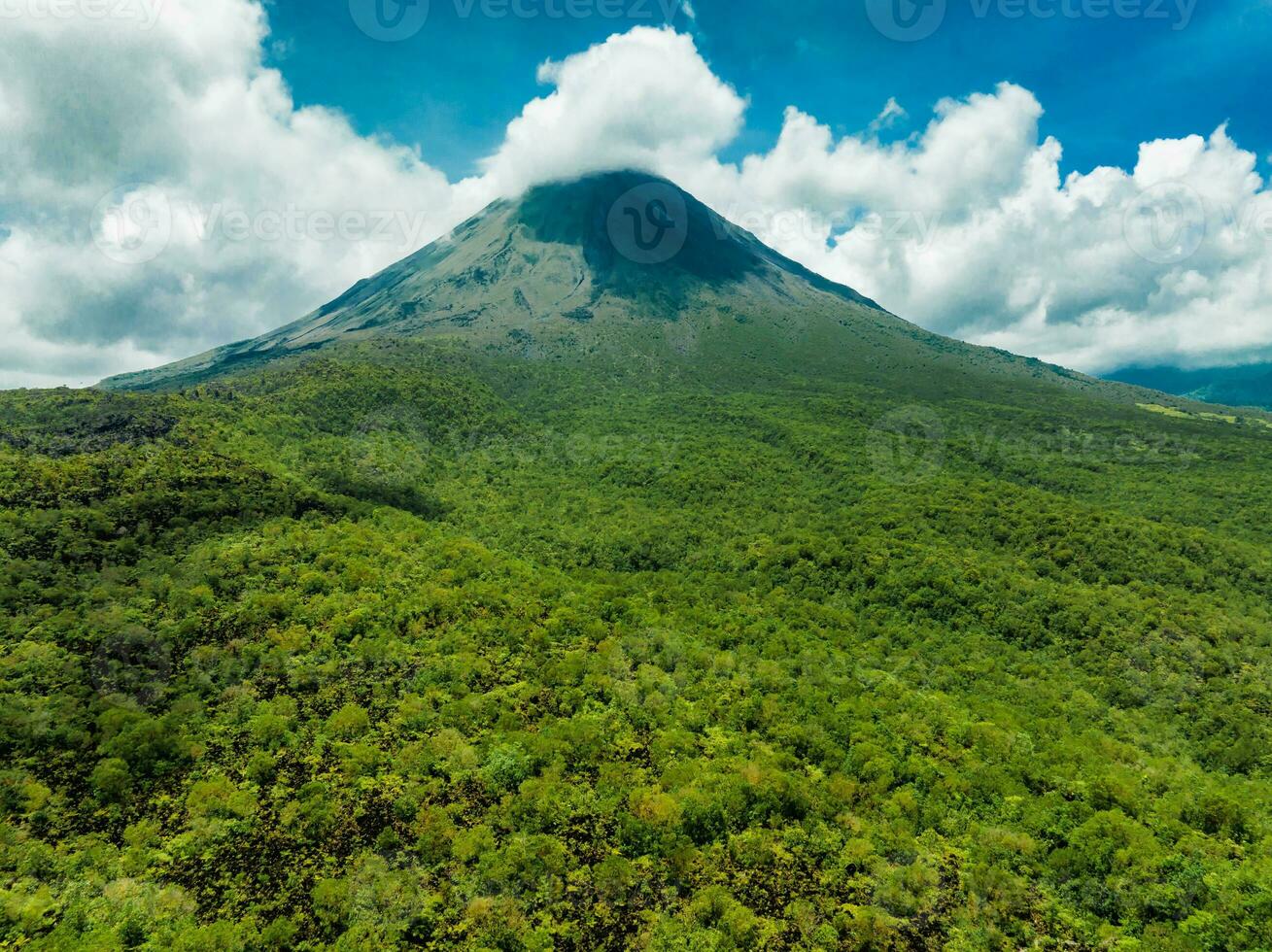 Fantastisk se av skön arenal vulkan i costa rica foto