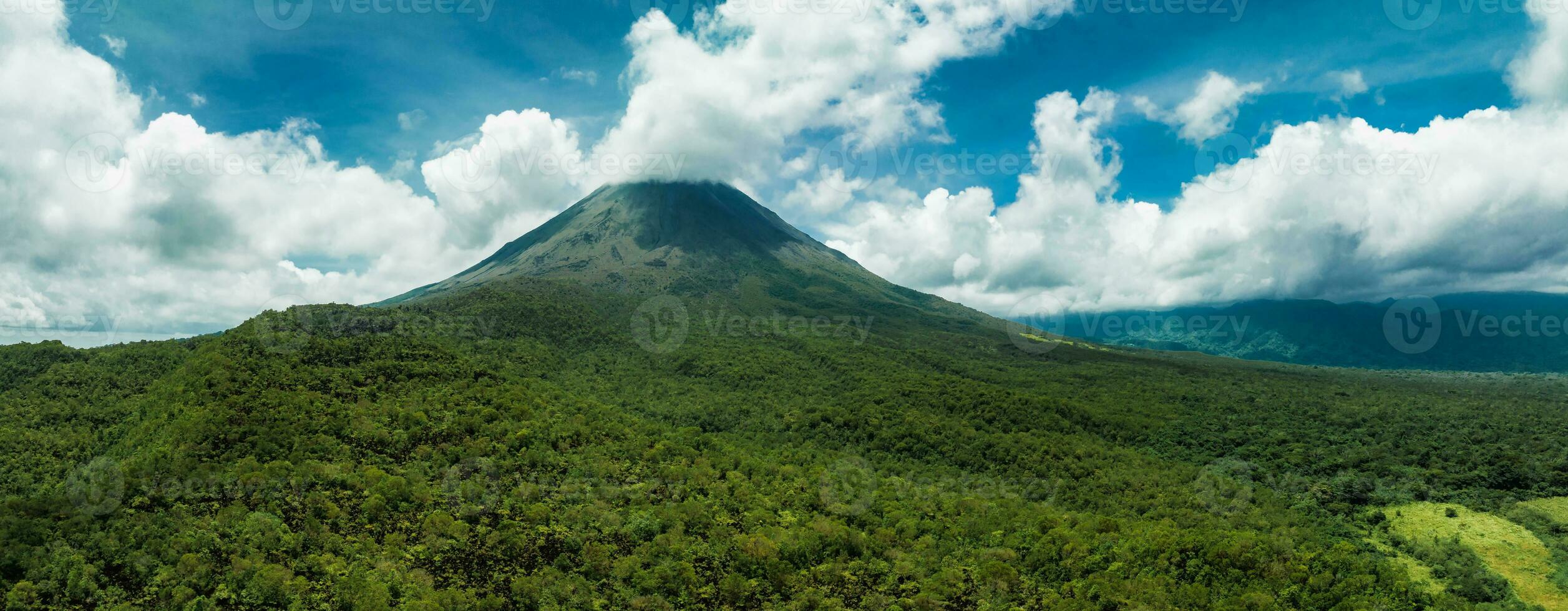 Fantastisk se av skön arenal vulkan i costa rica foto