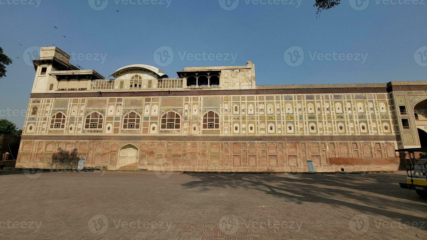 de konserverad bild vägg i badshahi fort foto