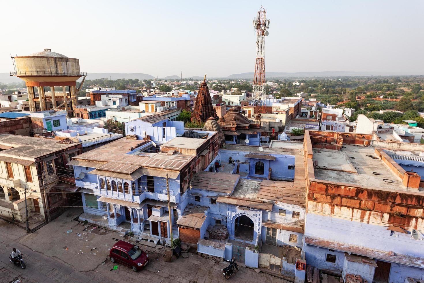 utsikt över karauli från stadspalatset Rajsthan Indien foto