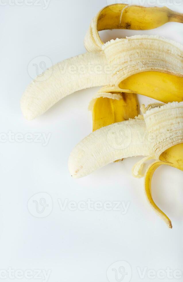 två skalad bananer foto