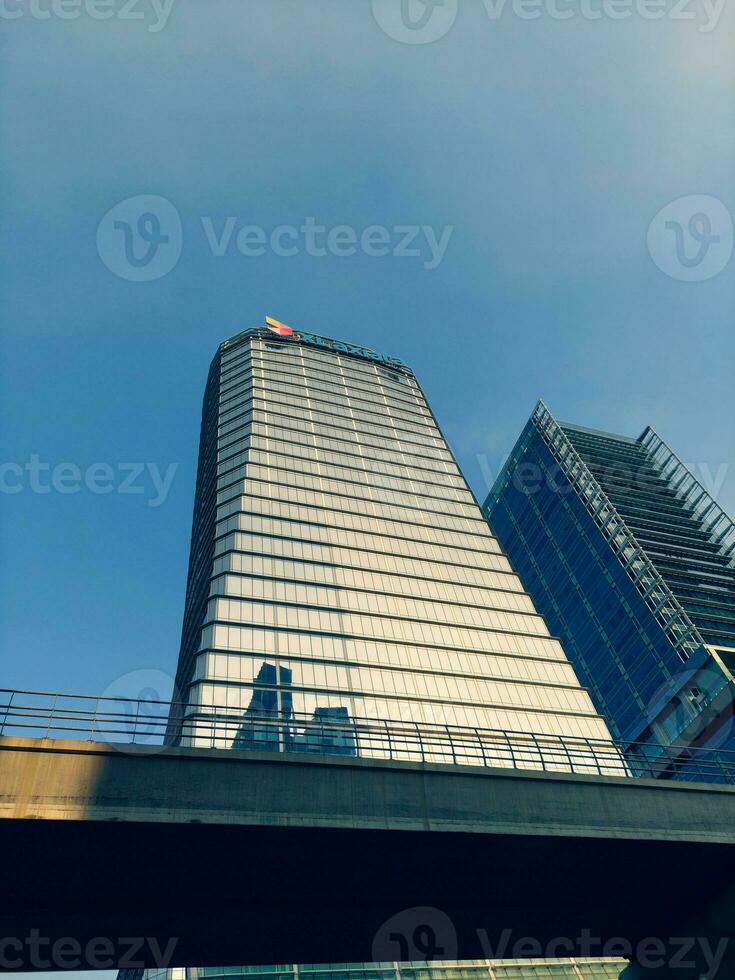 lång skyskrapor skott med perspektiv foto