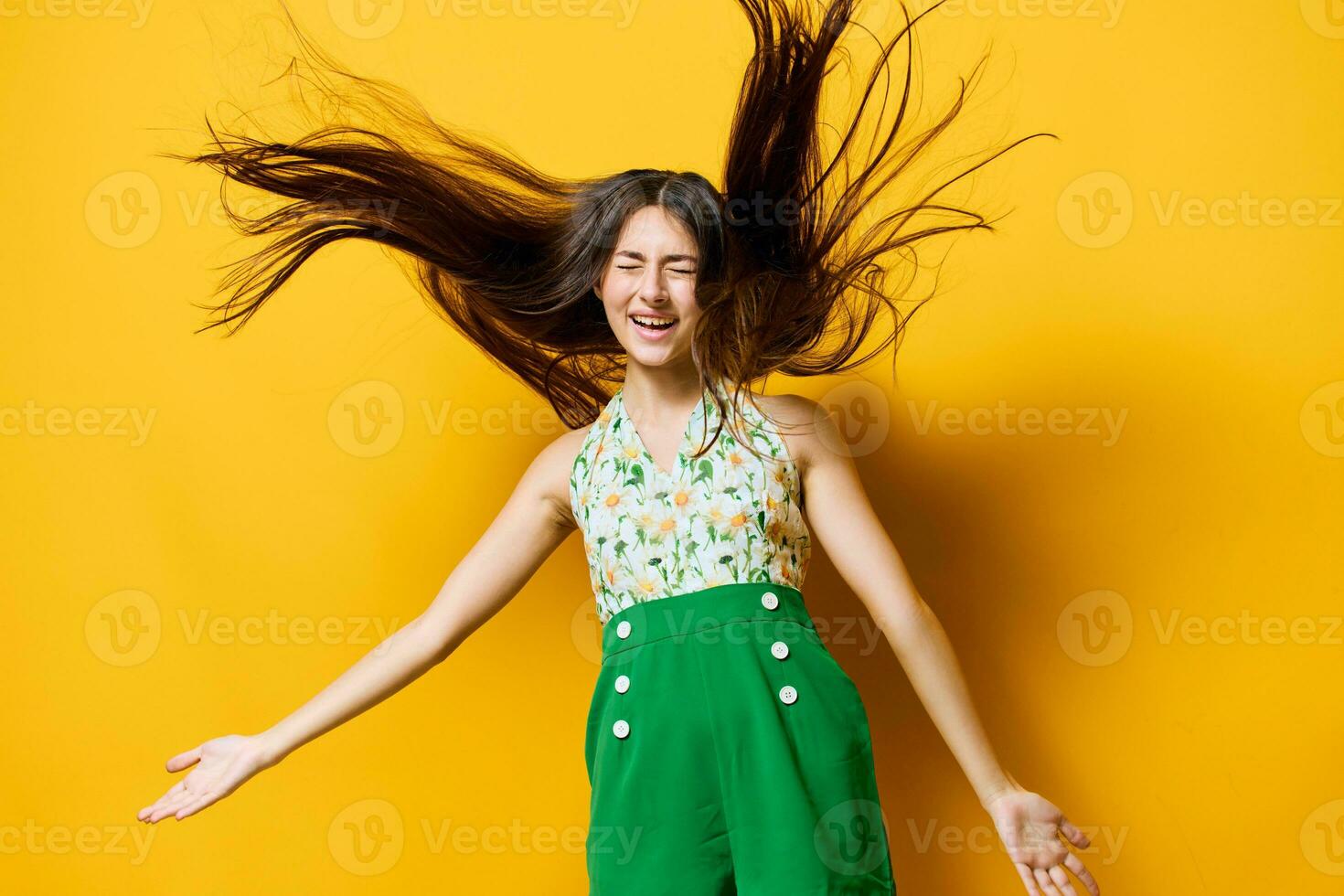 mode kvinna trendig skön gul ung känsla Lycklig stil söt eleganta foto