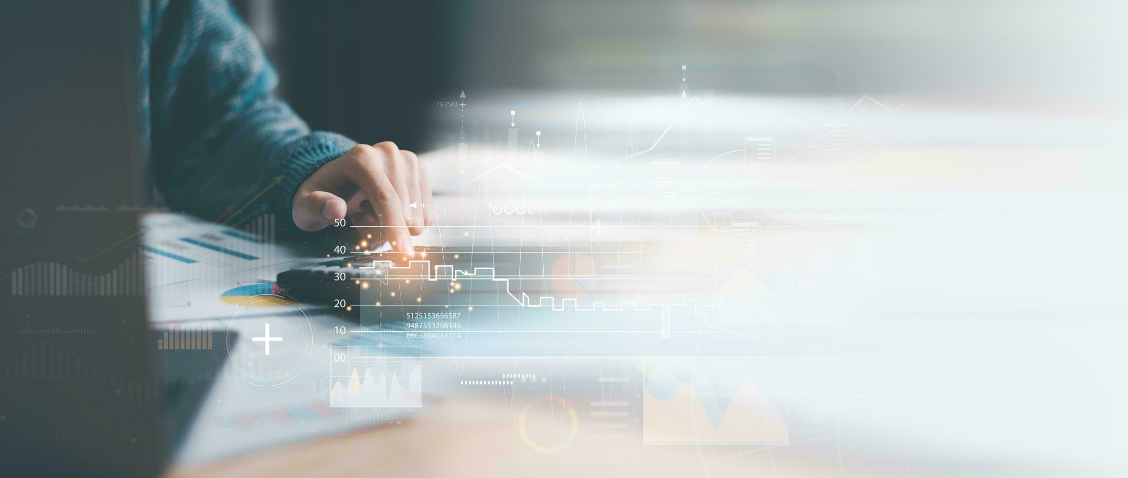 statistisk analytiker använder sig av kalkylator till Beräkna och läsa rapporter, grafer och diagram, företag statistik ,analys och förbättring av företags- strategi ,statistik och data begrepp foto