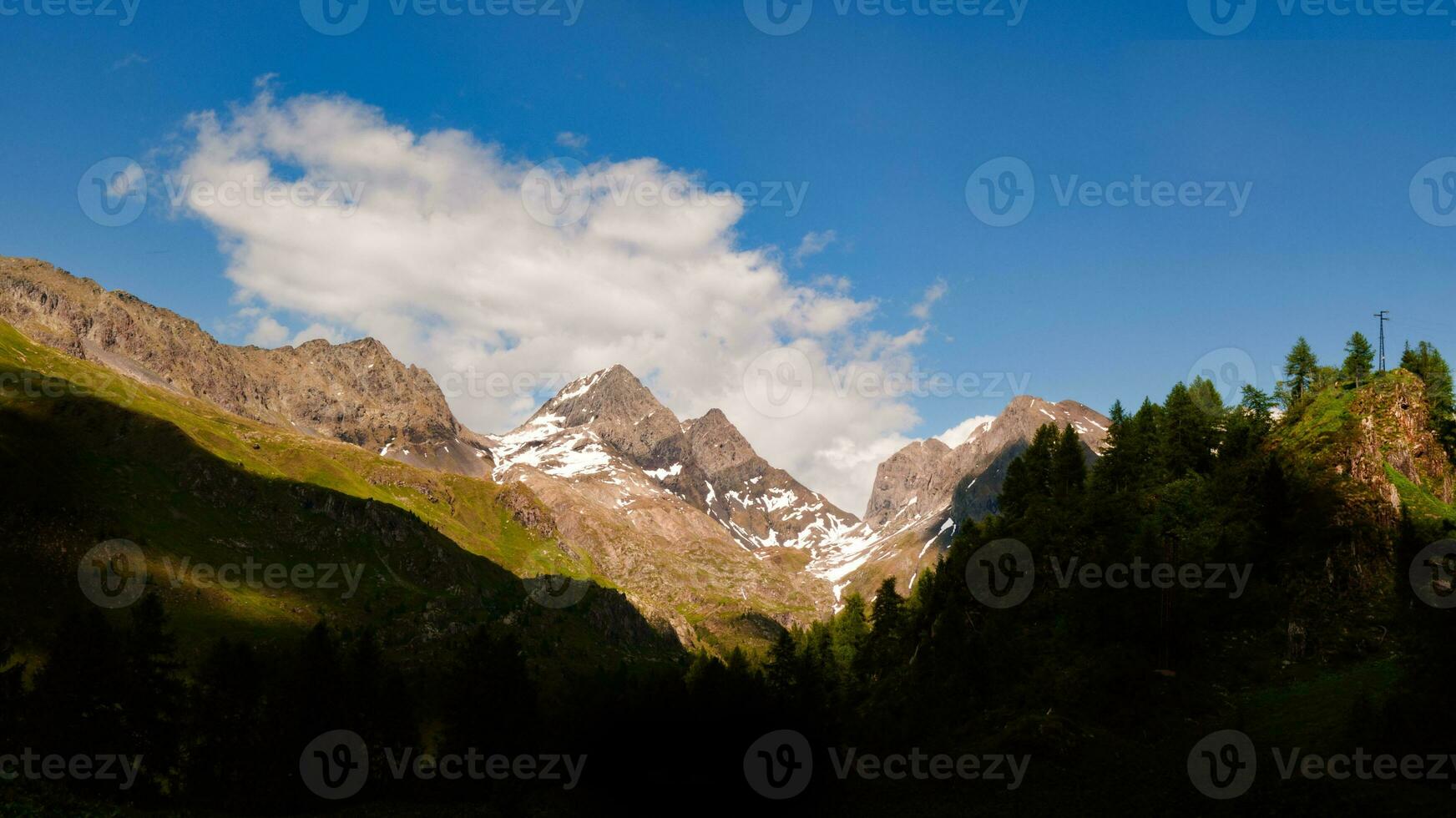 berg landskap skildrar de pizzo del diavolo i Italien foto