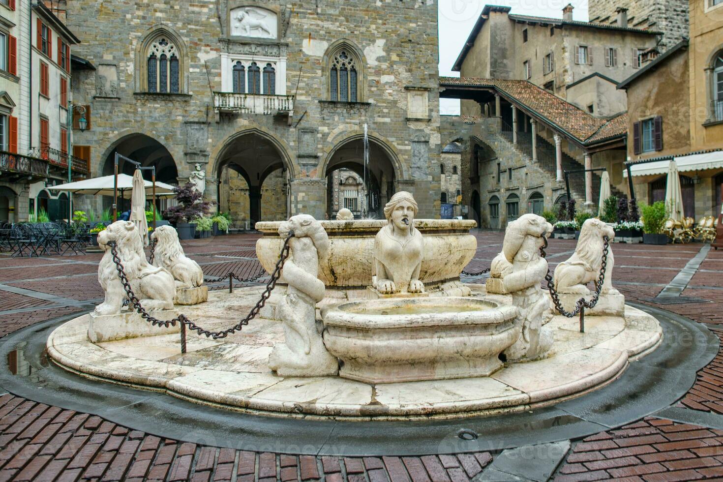 de contarini fontän i bergamo alta Italien foto