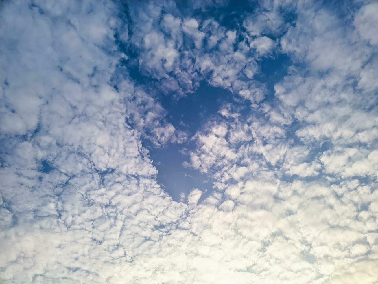 Häftigt estetisk morgon- himmel bakgrund foto