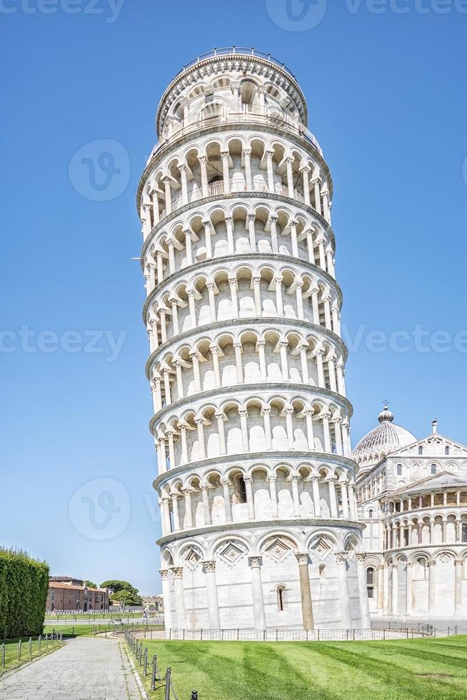 lutande tornet i Pisa i Italien foto