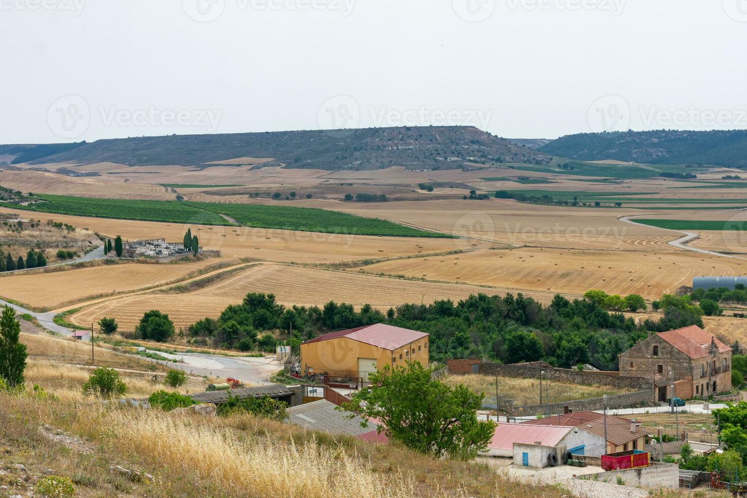 hus i typisk by av de platå av Spanien foto