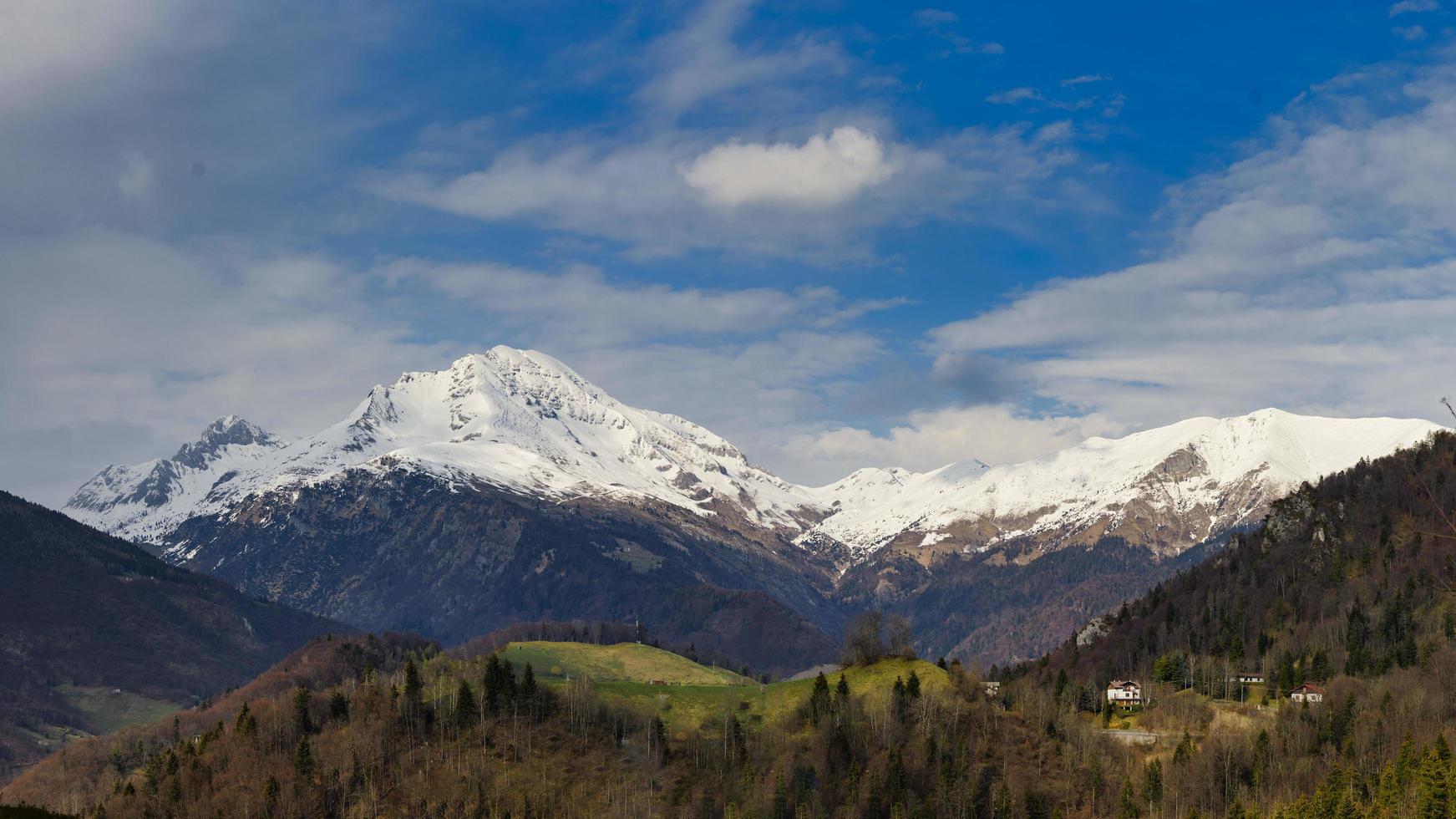 Mount Arera och Mount Grem foto