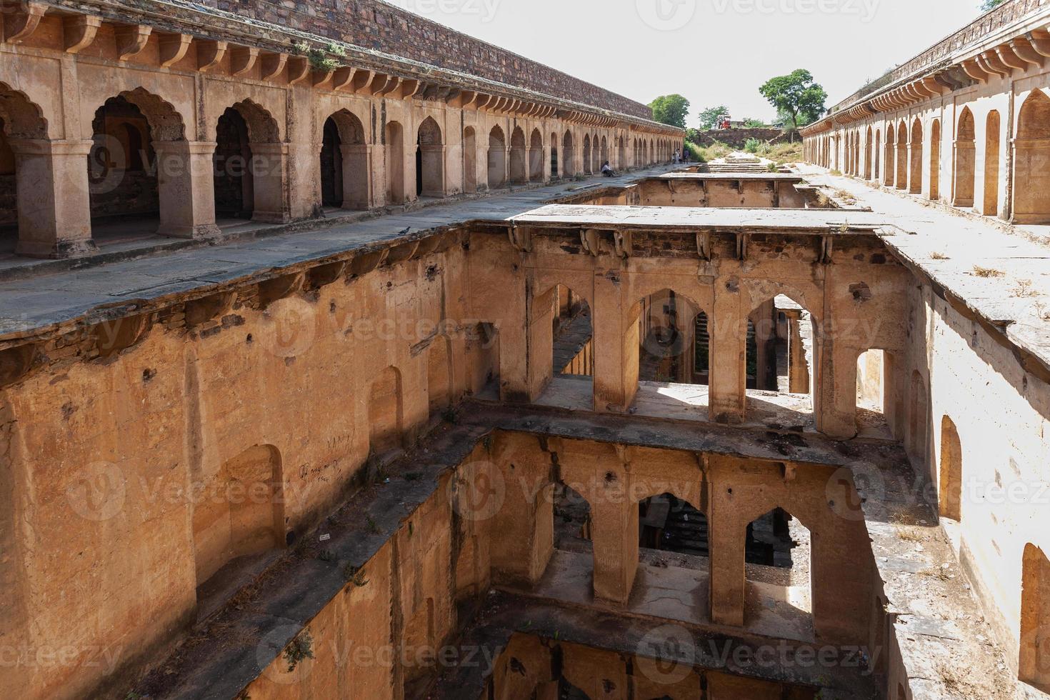 kliv väl i bawdi, nära neemrana fort, rajasthan, indien foto