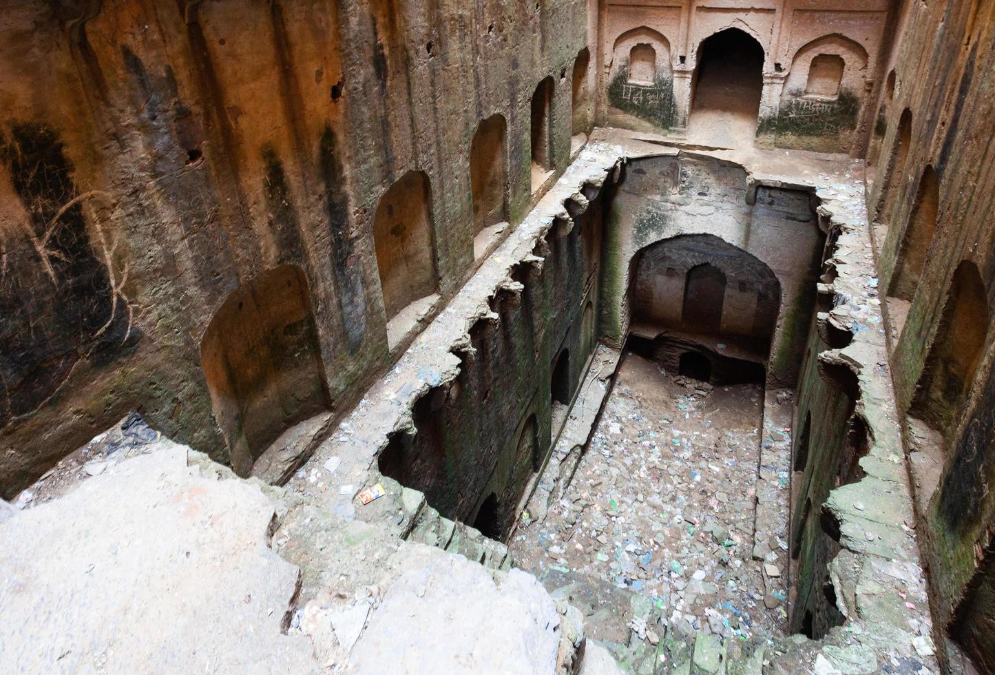 kliv väl i bawdi, nära neemrana fort, rajasthan, indien foto