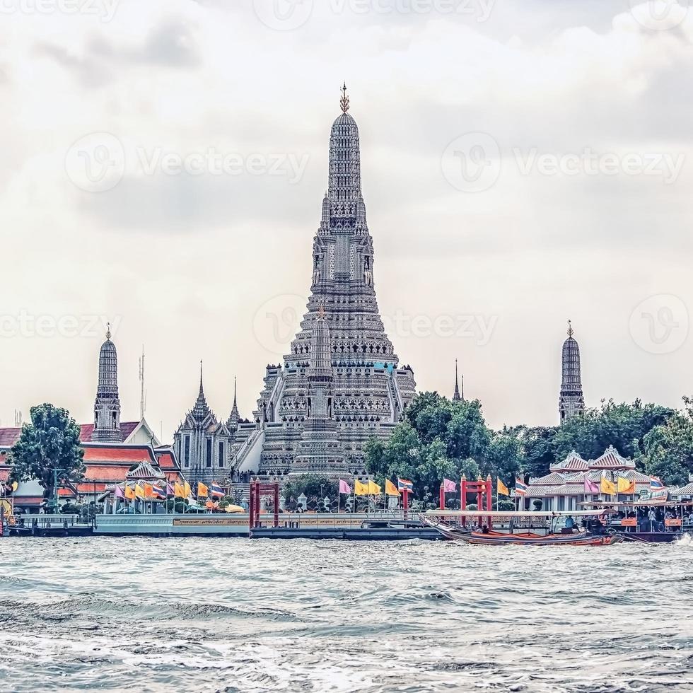 wat arun tempel i bangkok thailand foto