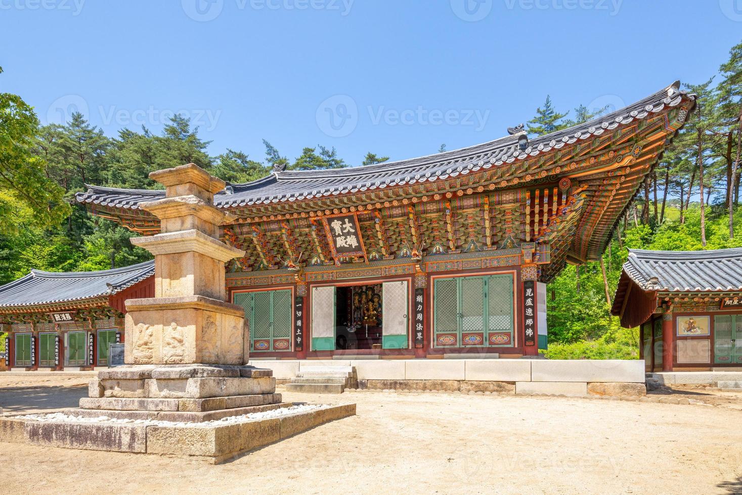 singyesa är ett koreanskt buddhisttempel i Nordkorea foto